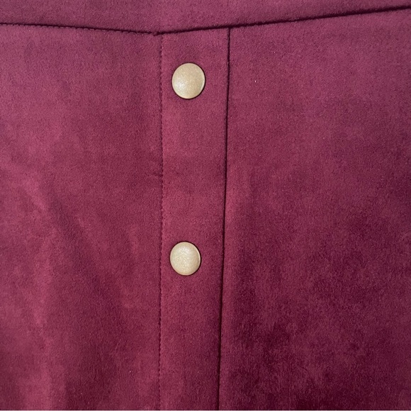 Dress Barn Retrology Burgundy Faux Suede Button Skirt NWT - Picture 2 of 7
